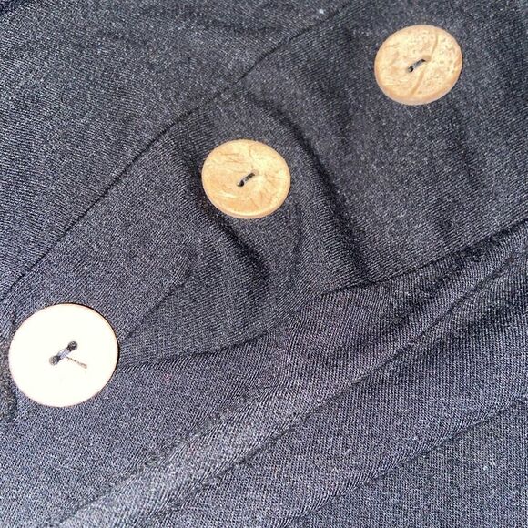 Zenana premium size 2X top with button accents see pics great condition - Picture 2 of 2